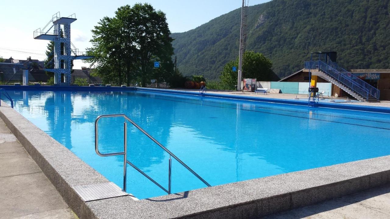 Villa Hillside Apartment Jesenice Exterior foto
